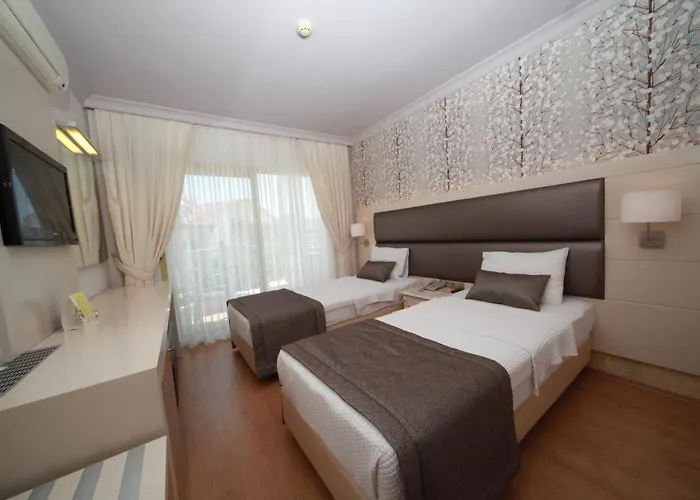 Grand Faros Hotell 4*